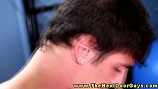 Muscular gay amateur gives blowjob to athletic bodybuilder