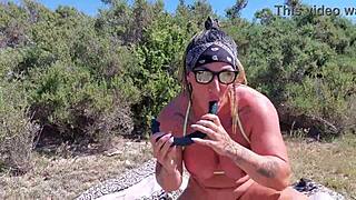 Пляжная сучка жестко трахается в полном видео на Xvideos!