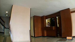 Viktoria Diamond and Toni Ribas promocionando en Duro's vencindariox trailer, Cap 5