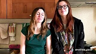 Słodka Ukraińska Para Felicia i Lina Ocierają Się Mocno