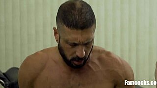 Ho ipnotizzato mio papà per scoparlo duro nel culo a secco con pompino e anale