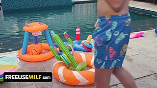 Wow, madrastra freeuse hace todo para evitar que sus hijastros vayan a la vida militar