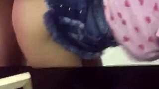 visitando a mi vecino mientras su esposa no esta