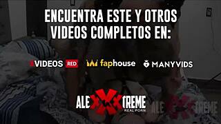 Mens mannen sover, sniker denne milfen seg til å suge den store kuken min