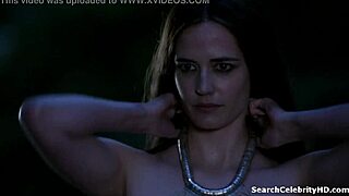 Eva Green, Camelot S01 2011에서 토플리스로 밀프 유혹