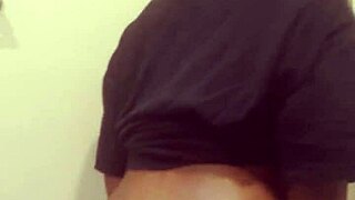 Naejae seduces me wit a strip tease befor she squirts