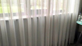 Madrastra e hijastro pillados compartiendo cama en hotel ¡impactante!