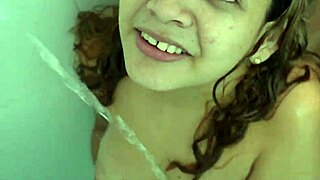 Tive Sexo Selvagem no Chuveiro com Meu Padrasto Ontem à Noite