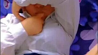 Ung 18+ latina-student adlyder perverse kommandoer på motelværelset