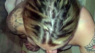 Putita la chupa toda y recibe toda la leche en la cara