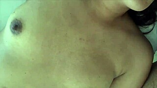 joven pre pago de 18 años me cobra extra para cogérmela sin condón le doy una propina para venirme en su boca