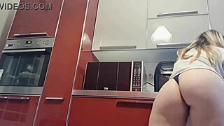 Loira Limpando A Casa So De Calcinh