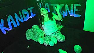 Hey, check out cute milf kandi laigne popping balloons!