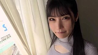 일본 아이돌 학생이 하드코어 아마추어로 질내사정과 얼굴에 뿌림 - 하나 파트1