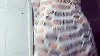 Morena Tatuada Dançando Funk