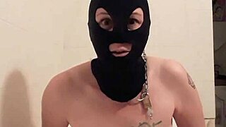Esclave française se branle en session uro bien perverse