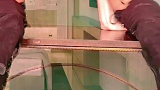 Trljam pičku mala dvojka obrijano solo