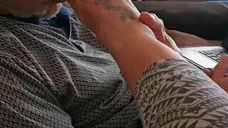 La Mia Matrigna Sorprende Mentre Mi Masturbo E Decide Di Aiutarmi A Venire!