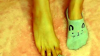 Latina Fixes Feet With Rich Massage.