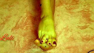 Latina Fixes Feet With Rich Massage.