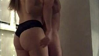 Acabei de ver madrasta com bunda grande ficar íntima com enteado.