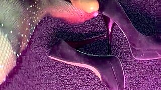 fetish exploration unfolds in a narrative of desires