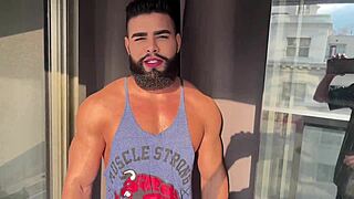 Skinny barber blows buff client in bisexual encounter.