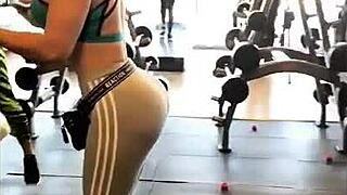 تحية لمايرا ببزازها الكبيرة ومنحنياتها المذهلة، جمال بين الأعراق حقيقي