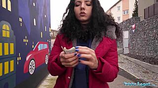 Raad eens, deze 18+ tiener geneukt in publiek na verlies schaar steen papier!