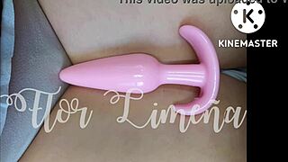 At work she plays alone with Peruvian toys dildo on ass