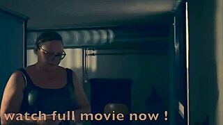 Dominatrix Mistress April binder og dominerer slave Roses lille 18+ mand