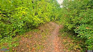 Prosím ho, aby nepřestával stříkat do mě venku.