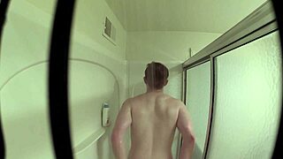 Amateur gay masturbates in the shower