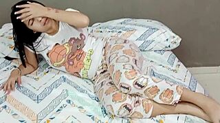 Виолета се чувства гореща, затова й меря температурата с члена си в устата й