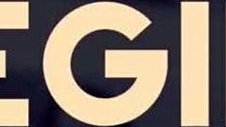 Sienna Kim gnir den trange, tynne fitta si