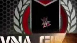 Milf Vicky Vette sa vyzlieka a odhaľuje šťavnaté blondínkové krivky