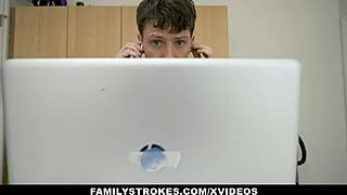 Hairy pussy lover gets taught by kinky stepmom Karen