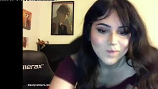 Hot chubby tranny masturbates on webcam