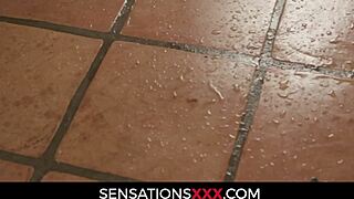 अबेला डेंजर रामन की हार्ड फकिंग के साथ अपना पहला स्क्वर्टिंग एक्सपीरियंस चाहती है