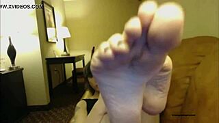 i'm this sexy emo tranny teasing with my feet on webcam