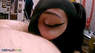 Watch her self-fuck and get fisted! Intense!