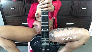 Teen Fucks And Gets Creamy 😏