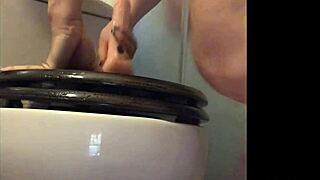 luna masturbates to turn you on