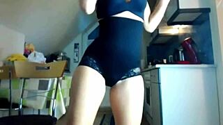 Sexy milf showcases bootylicious ass for seduction