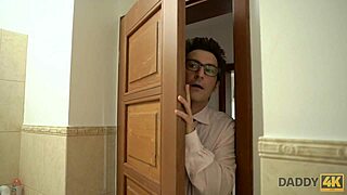 Daddy4k with Jennifer Simons and the beloved father try it