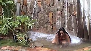 Sexy amateur shows pussy in public park in Caldas Novas with big ass and natural tits