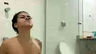 bia hot morena masturbating with shower jet