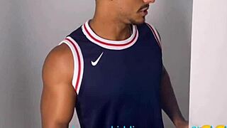 o vizinho encanador chegou e ele é muito gostoso, me deixou de quatro no doggystyle