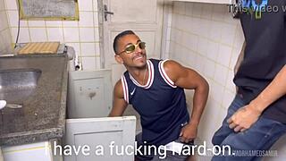 o vizinho encanador chegou e ele é muito gostoso, me deixou de quatro no doggystyle