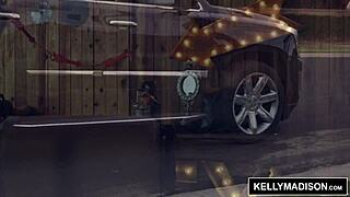 Kelly Madison FLASHES Huge Tits in Public